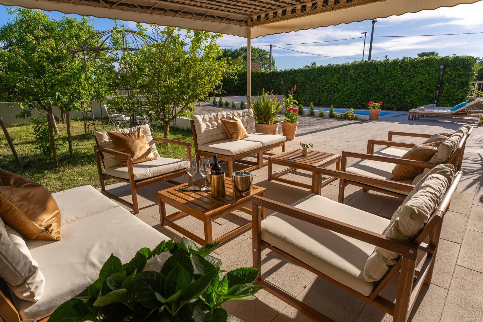 Storge Boutique Bed & Breakfast Omiš Kültér fotó